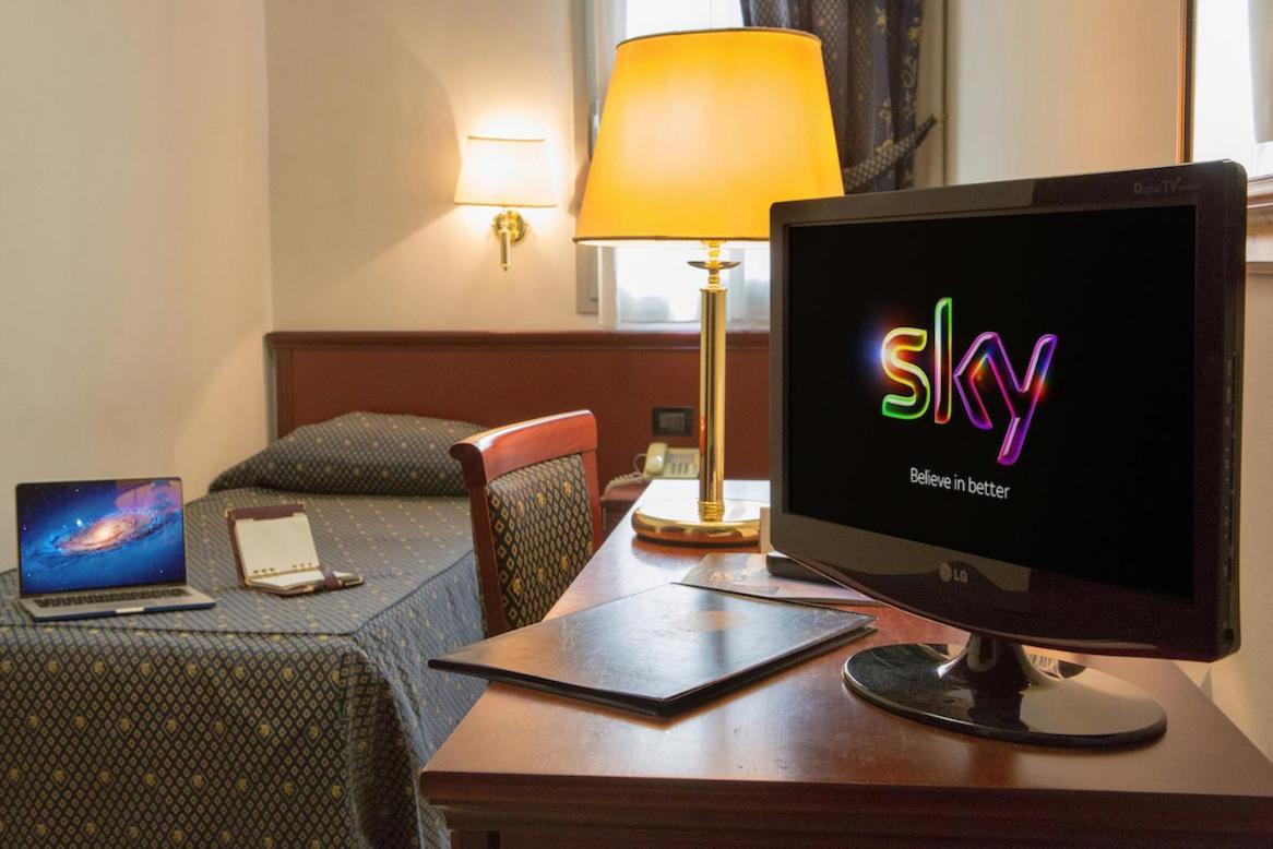 Hotel Leonardo ブレシア エクステリア 写真