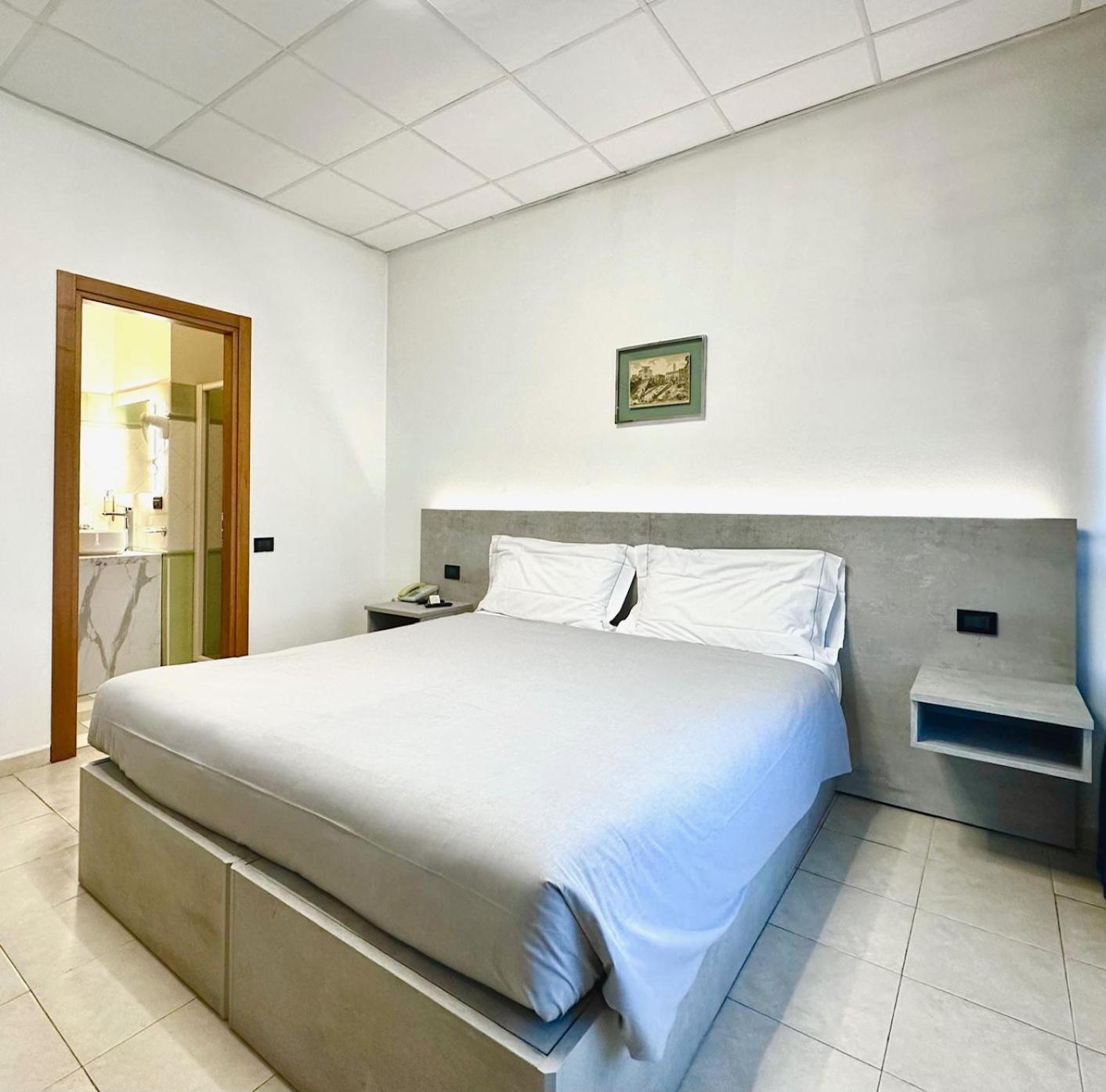 Hotel Leonardo ブレシア エクステリア 写真