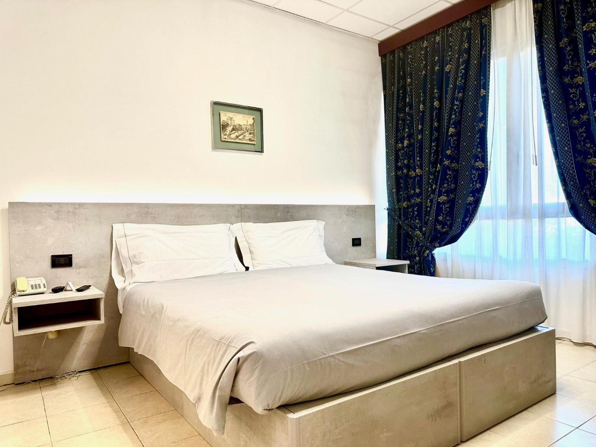 Hotel Leonardo ブレシア エクステリア 写真